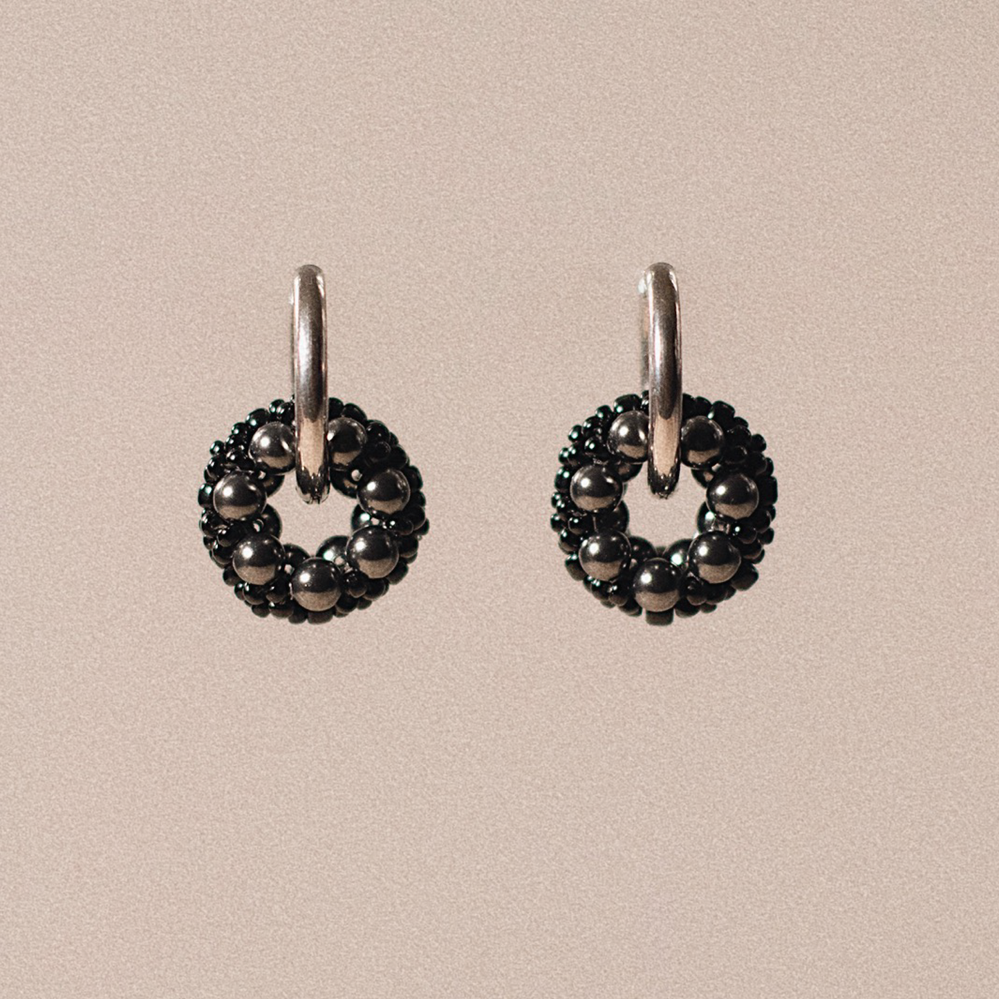 Rolling Earrings 環圈耳飾-珍珠黑