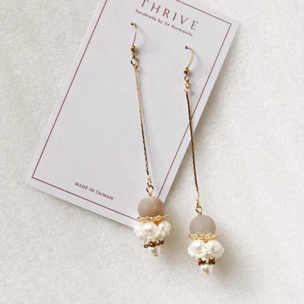 Corona Goblet with Moonstone 日冕盅耳飾(月光石)