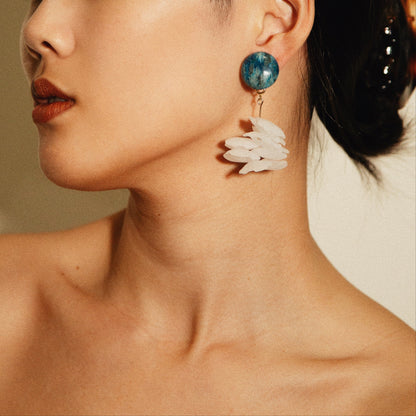 Blooming Tides Blue S 小穗生浪花耳飾－藍瑪瑙