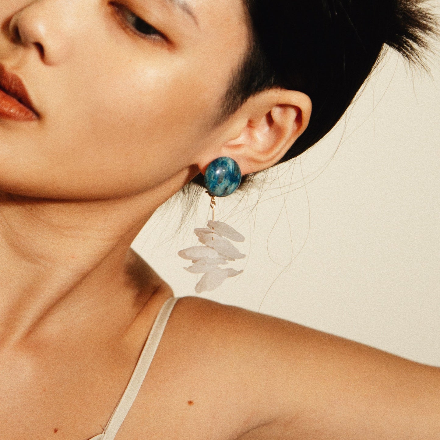 Blooming Tides Blue S 小穗生浪花耳飾－藍瑪瑙