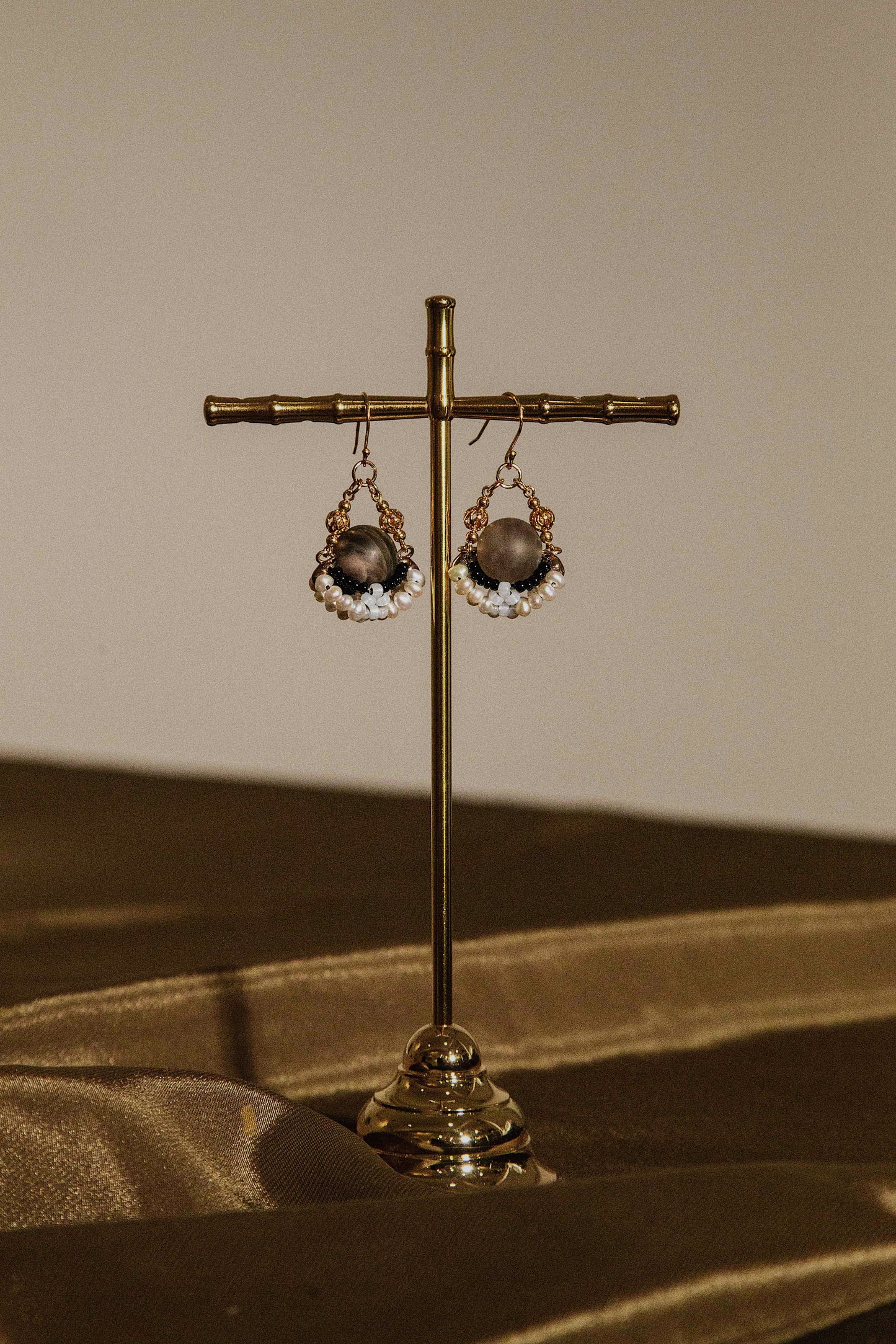 Solar Eclipse Tiara 日蝕后冠耳飾