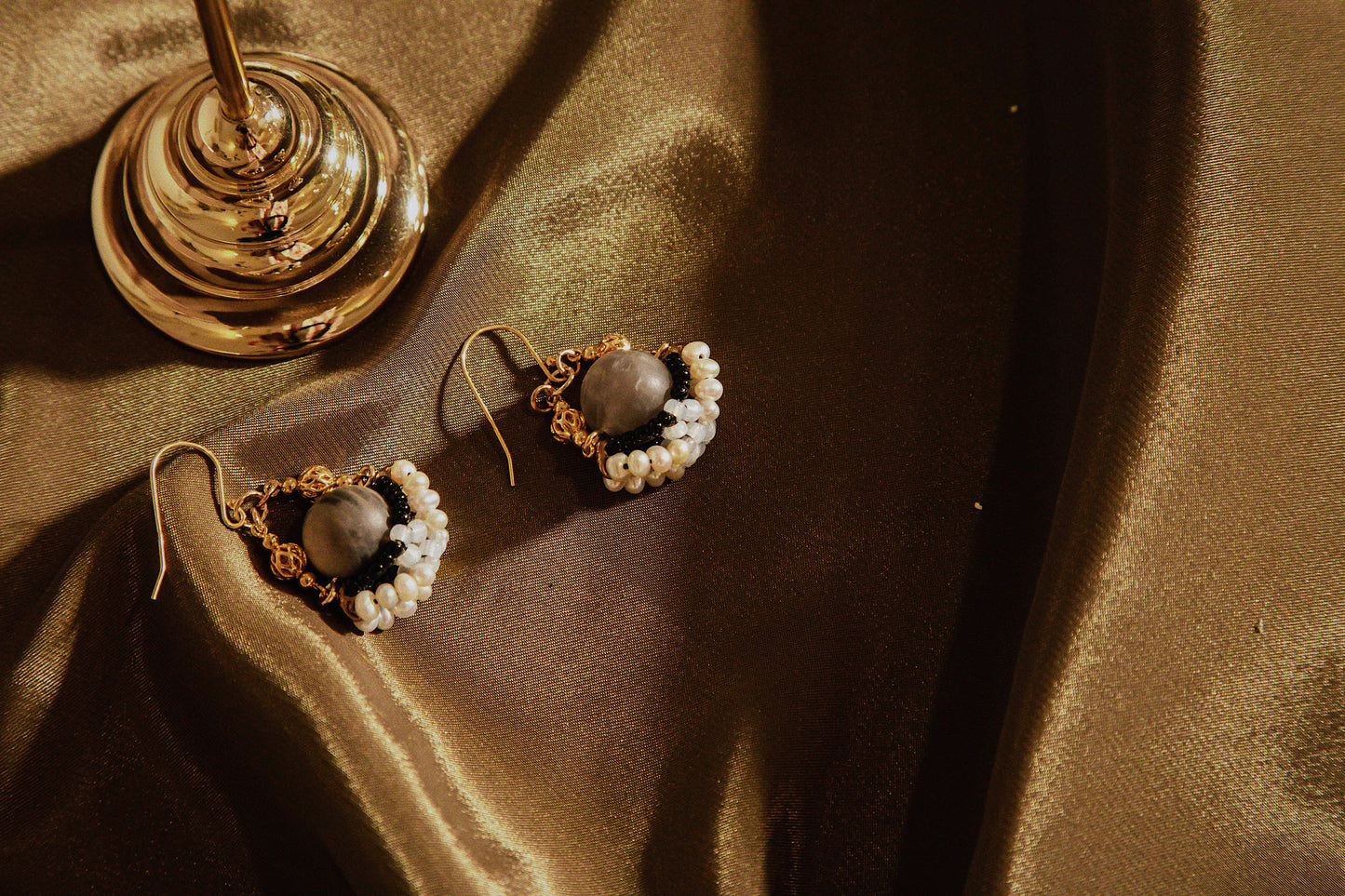 Solar Eclipse Tiara 日蝕后冠耳飾