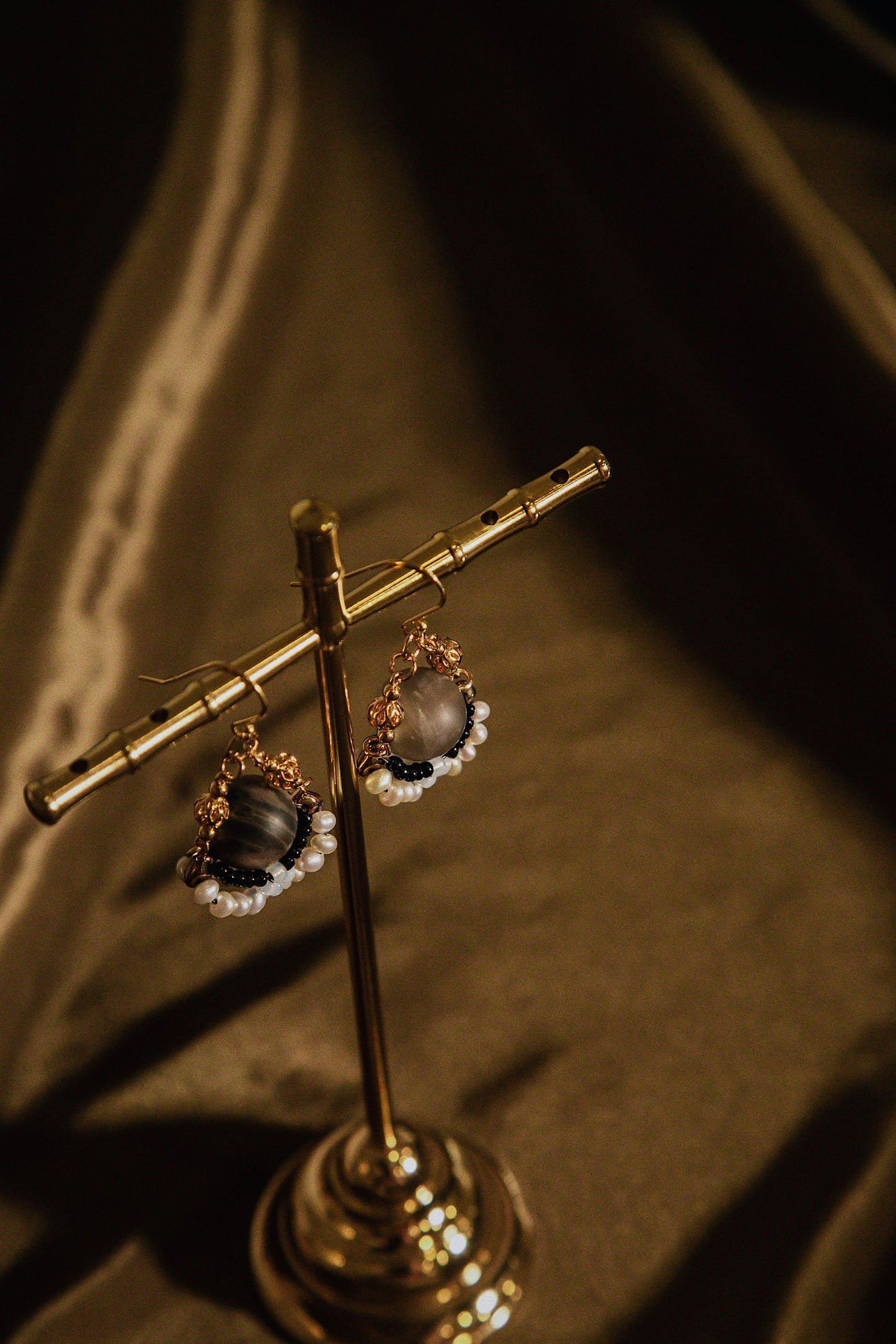 Solar Eclipse Tiara 日蝕后冠耳飾