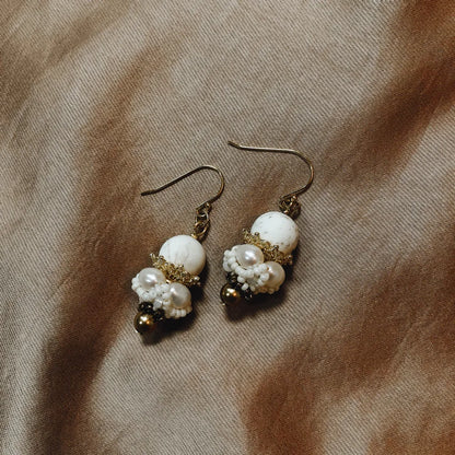 Corona Goblet with White Turquoise 日冕盅耳飾（白松石）